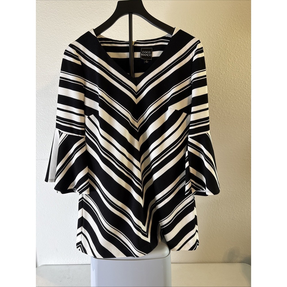 Coco Bianco Women's Flutter Sleeves Black & White Geometric Print Size M